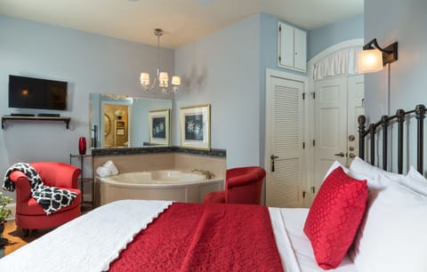 Saragossa Room | Premium bedding, individually decorated, individually furnished