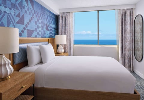 Hypo-allergenic bedding, in-room safe, desk, blackout drapes