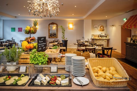 Daily buffet breakfast for a fee