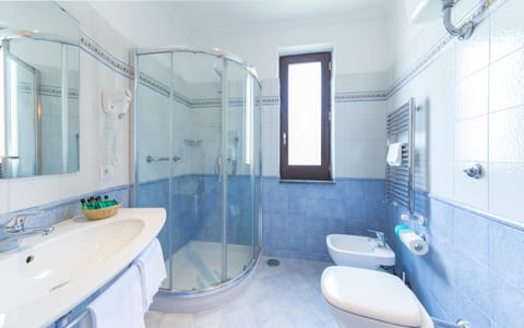 Classic Double Room | Bathroom | Rainfall showerhead, eco-friendly toiletries, hair dryer, bathrobes