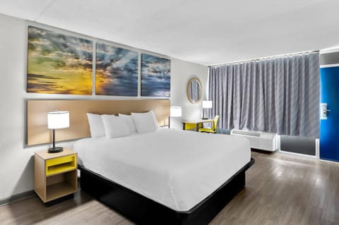 Desk, free cribs/infant beds, rollaway beds, free WiFi