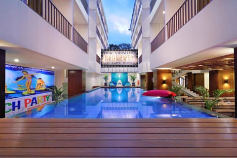 Outdoor pool, sun loungers