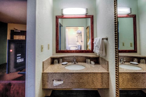 Suite, Multiple Beds | Bathroom | Combined shower/tub, free toiletries, hair dryer, towels