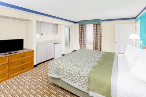 Suite, 1 King Bed, Non Smoking (One-Bedroom) | Desk, blackout drapes, iron/ironing board, free cribs/infant beds