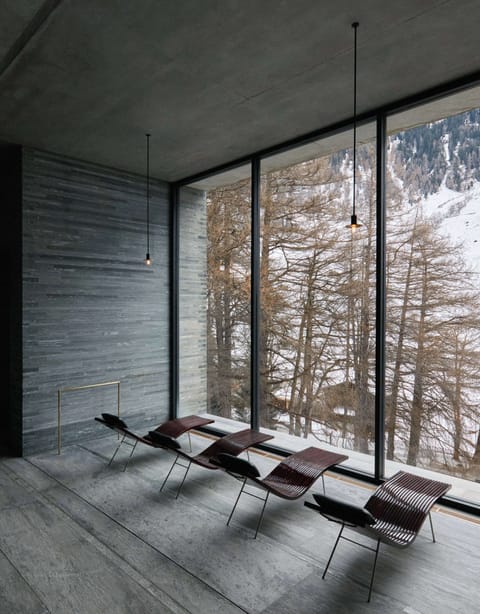 Couples treatment rooms, steam room, hot springs, body treatments