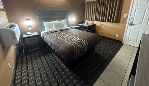 Basic Room, 1 Queen Bed, Non Smoking | Blackout drapes, free WiFi, bed sheets