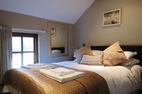 Comfort Double Room, 1 Bedroom, Ensuite, Courtyard Area | Iron/ironing board, free WiFi, bed sheets