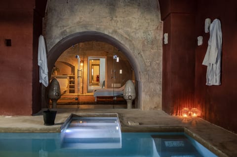 Couples treatment rooms, sauna, hot tub, steam room, Turkish bath