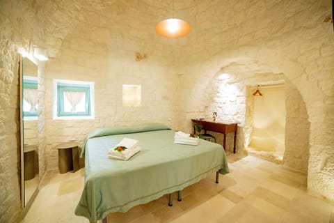 Deluxe Condo | Desk, free WiFi, bed sheets, wheelchair access