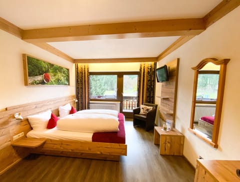 Classic Double or Twin Room, 1 Bedroom, Mountain View | 1 bedroom, premium bedding, in-room safe, desk