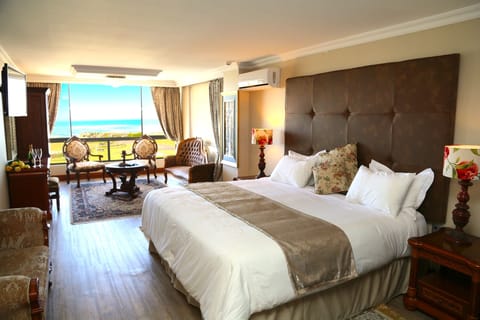 Gold Superior Honeymoon (500) | Minibar, in-room safe, blackout drapes, soundproofing