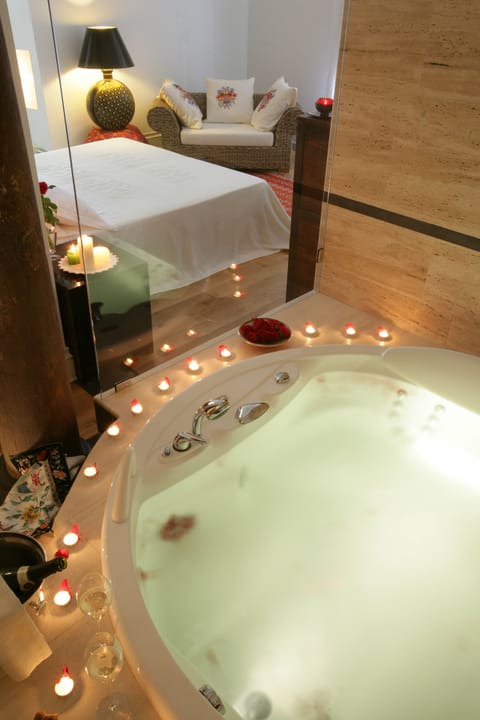 Superior Suite, 1 King Bed, Jetted Tub | Private spa tub