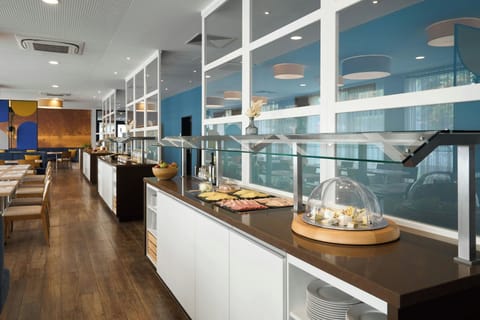 Daily buffet breakfast for a fee