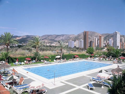 Seasonal outdoor pool, pool umbrellas, sun loungers