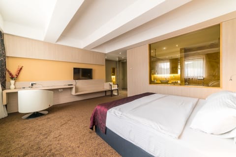 Presidential Suite, Jetted Tub, City View | Minibar, in-room safe, desk, soundproofing