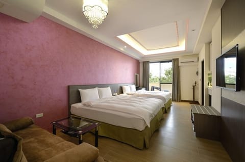 Family Room, Bathtub | Desk, blackout drapes, soundproofing, free WiFi