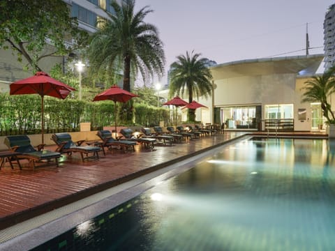 Outdoor pool, pool umbrellas, sun loungers