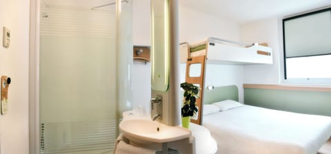 Triple Room, Multiple Beds | Desk, blackout drapes, soundproofing, free WiFi