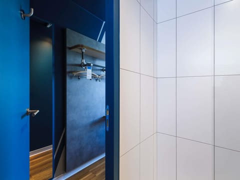 Triple Room, Multiple Beds | Desk, soundproofing, free cribs/infant beds, free WiFi