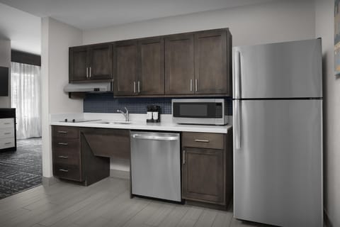 Full-size fridge, microwave, stovetop, dishwasher