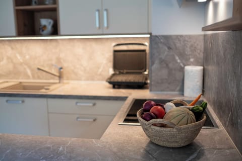 Apartment, 3 Bedrooms (6 Persons) | In-room dining