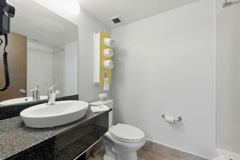 Combined shower/tub, towels, soap, shampoo