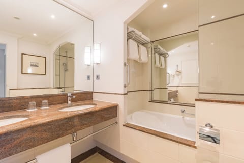 Superior Family room | Bathroom | Eco-friendly toiletries, hair dryer, bathrobes, towels