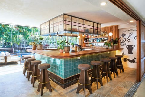 Cocktail bar, pool views, open daily
