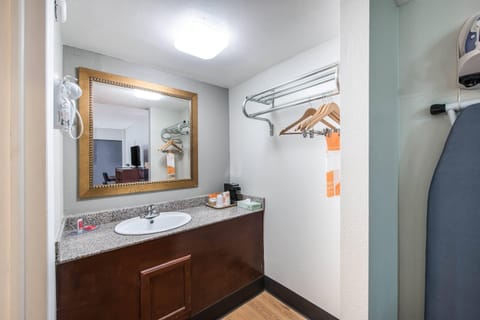 Standard Room, 1 King Bed, Non Smoking | Desk, iron/ironing board, free cribs/infant beds, free WiFi