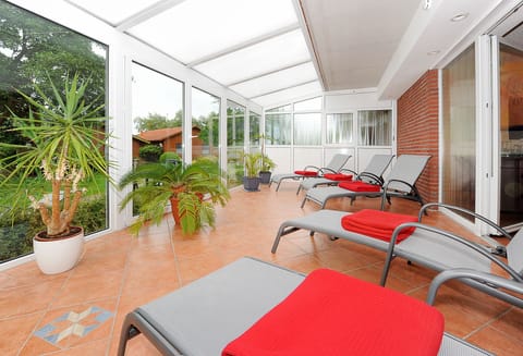 Sauna, hot tub, steam room, body treatments, hot stone massages