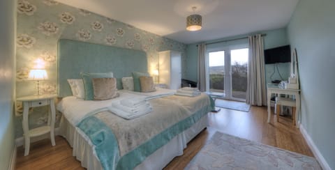 Twin Room, Balcony | Premium bedding, individually decorated, individually furnished, desk