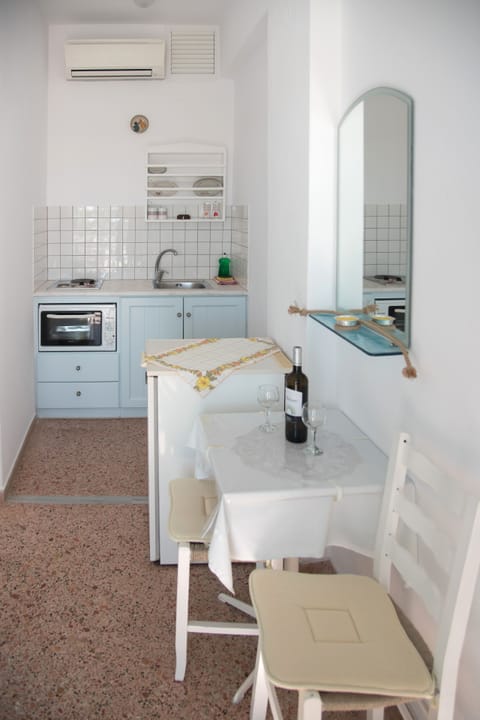 Studio, Sea View | Private kitchen | Fridge, stovetop, coffee/tea maker, electric kettle