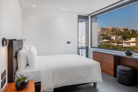 Deluxe Double Room | Minibar, in-room safe, soundproofing, free WiFi