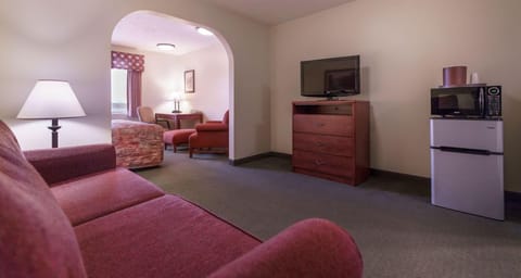 Executive Room, 1 King Bed with Sofa bed | Living area | 40-inch TV with cable channels, pay movies