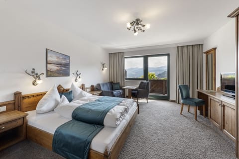 AlpenSchlössl "Hohe Salve" ca. 30 qm HP | Minibar, in-room safe, desk, blackout drapes