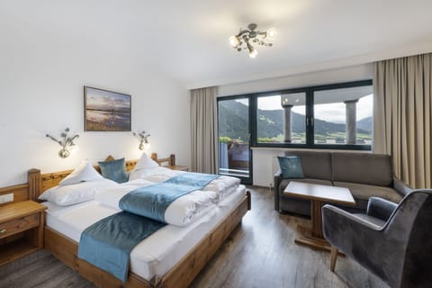 AlpenSchlössl "Hohe Salve" ca. 30 qm HP | Minibar, in-room safe, desk, blackout drapes