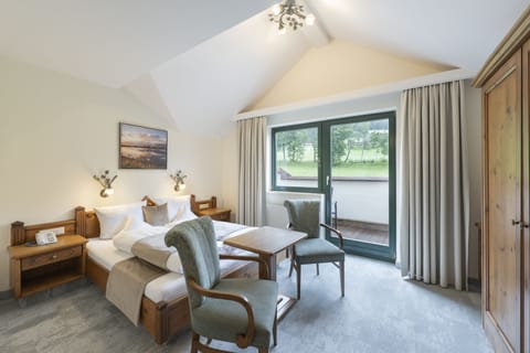 AlpenSchlössl single room, ca. 25 m² HP | Minibar, in-room safe, desk, blackout drapes