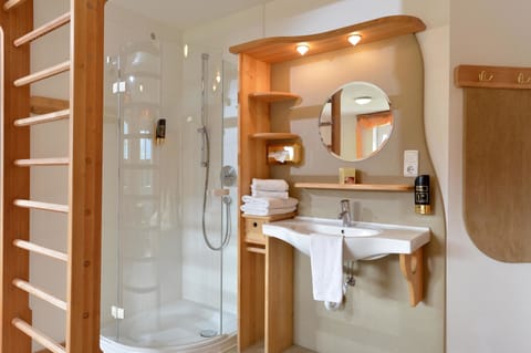 Hypo-allergenic bedding, in-room safe, individually decorated