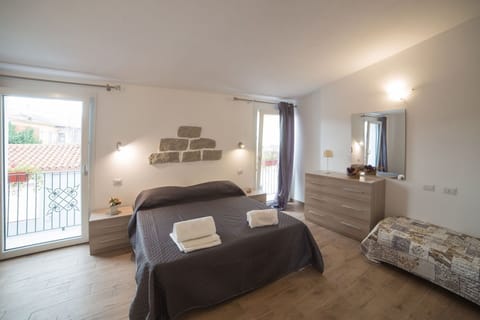 Comfort Apartment, 1 Bedroom | 1 bedroom, in-room safe, individually decorated, individually furnished