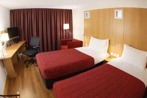 Premium bedding, in-room safe, desk, blackout drapes