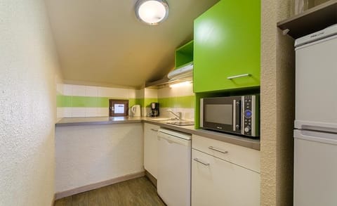 In-room safe, iron/ironing board, free WiFi, bed sheets