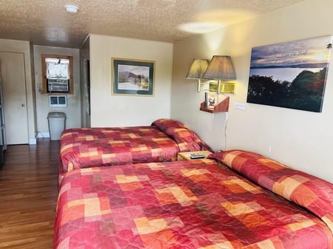 Double Room, 2 Queen Beds | Free WiFi, bed sheets