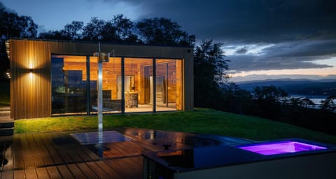 Couples treatment rooms, sauna, steam room, body treatments