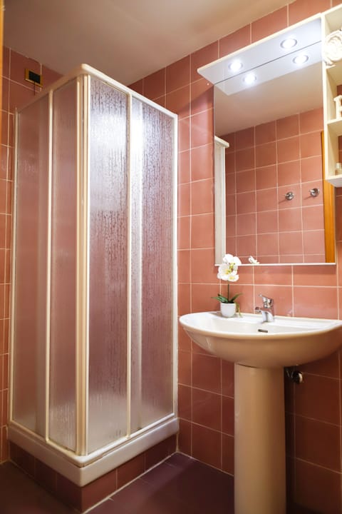 Free toiletries, hair dryer, bidet, towels