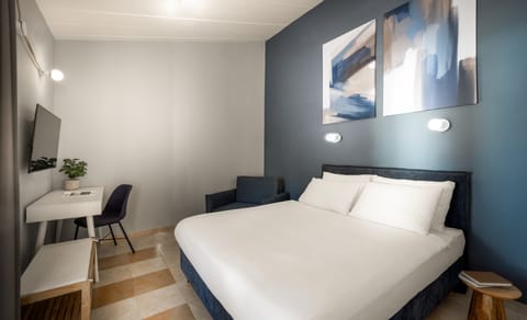 In-room safe, desk, blackout drapes, bed sheets