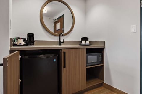 Suite, One King Bed, Non-Smoking | Premium bedding, desk, blackout drapes, iron/ironing board