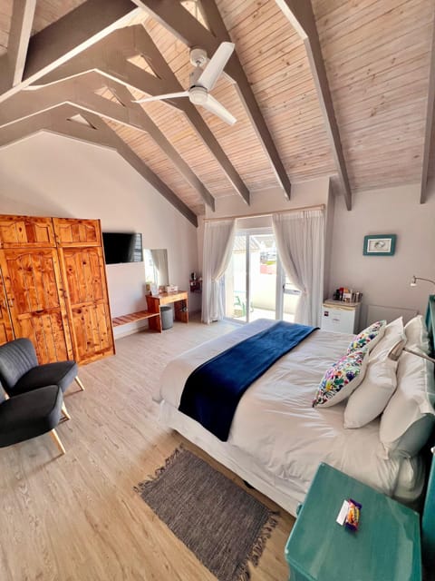 The Abalone Room - Guest House | Premium bedding, pillowtop beds, in-room safe, individually decorated