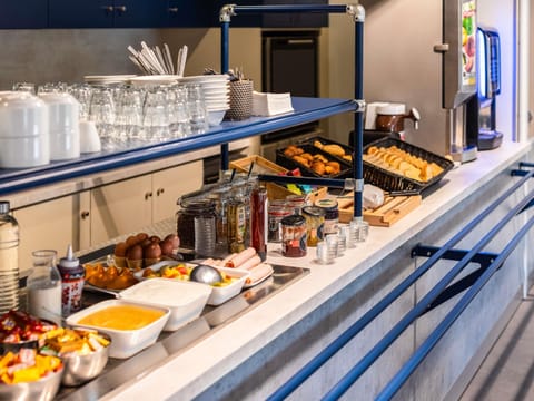 Daily buffet breakfast (EUR 9.5 per person)