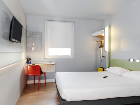 Double Room | Desk, soundproofing, free WiFi, bed sheets