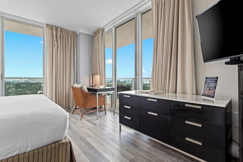 Deluxe Studio, 1 King Bed, Kitchen, Bay View | Premium bedding, individually decorated, individually furnished, desk